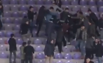 Adeptos turcos simulam distúrbios na bancada para fazer surpresa a polícia