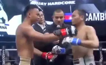 Árbitro ampara cabeça de lutador na queda e torna-se verdadeiro herói