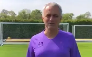 Mourinho protagoniza cena engraçada ao participar do Home Goal Challenge