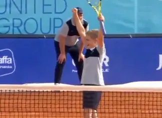 Apanha-bolas de 10 anos ganha ponto frente a tenista Djokovic