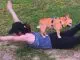 Jovem faz vídeo a mostrar como pode treinar com o seu amigo de 4 patas