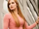 Acrobata faz uma belíssima rotina de ballet em cima de uma bicicleta