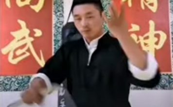 Ninja mostra todo o seu talento com matracas