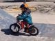 Menino de 3 anos já é um craque em 2 rodas