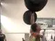 Jovem só com um braço levanta 90 kg