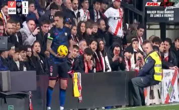 Adepto provoca jogador de forma incompreensível