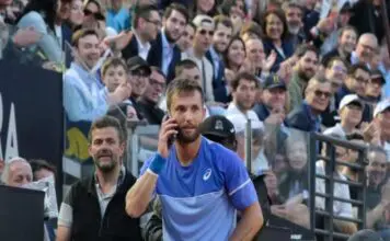Alarme do iPhone de Moutet interrompe jogo com Djokovic em Roma